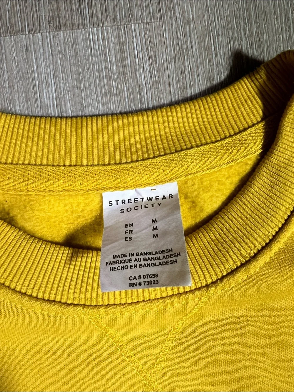 Yellow Peanuts Graphic Crewneck Sweatshirt Cozy Retro Classic - Picture 6 of 9